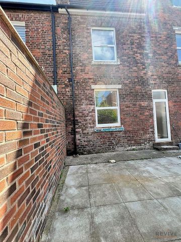 2 bedroom flat to rent - Photo 3