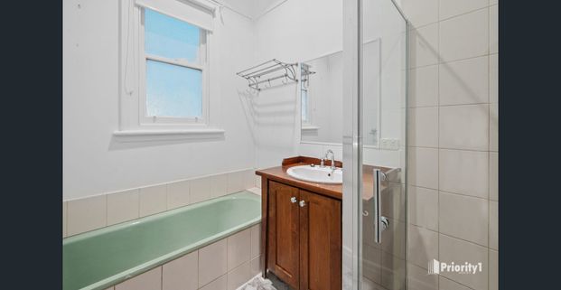 CHARMING PERIOD HOME – WALKING DISTANCE TO BENDIGO HOSPITAL - Photo 1