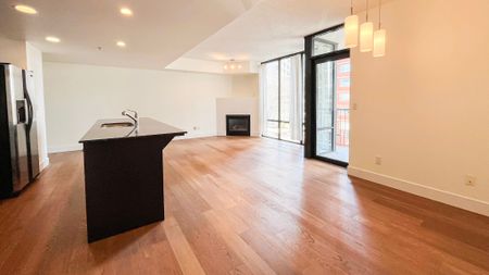 Executive 1 Bed Condo In The Prestigious Illuminada - Photo 4