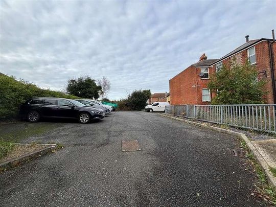 Tennyson Road, Freshwater, PO40 - Photo 1