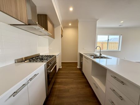 29 Imitation Road, Tarneit VIC - Photo 3