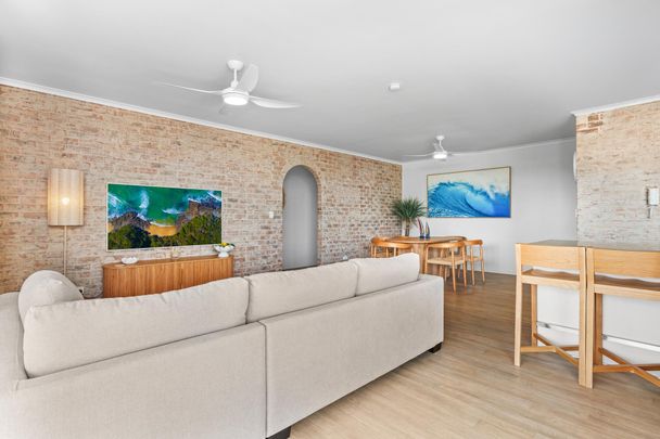 FULLY FURNISHED COASTAL LIVING IN PRIME MOOLOOLABA LOCATION - Photo 1