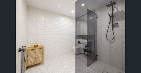 Luxe contemporary style & 'courtyard home' ambiance - Photo 5