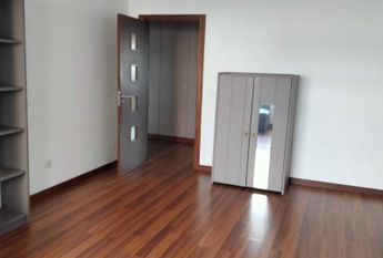 Apartamento T1 luminoso na Rua Henrique de Sousa Reis no Porto