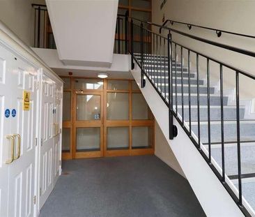Eastgate, Macclesfield, SK10 - Photo 2