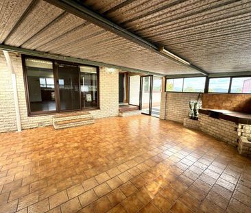 Spacious Three Bedroom Home with Golf Course Views - Photo 4
