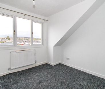 3 bedroom flat to rent - Photo 3