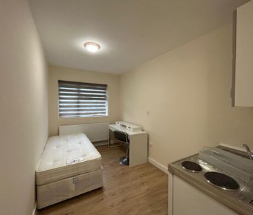 Studio to rent - Photo 3