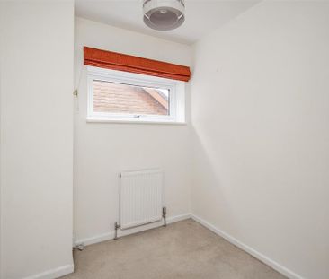 4 bedroom semi-detached house to rent - Photo 5