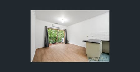 SPACIOUS ONE BEDROOM DELIGHT! - Photo 2