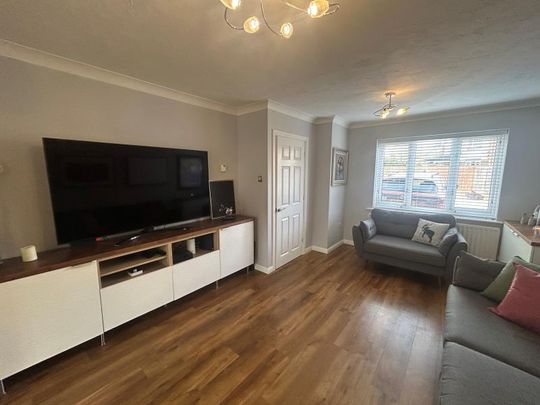 Gatley Drive, Guildford, Surrey, GU4 - Photo 1