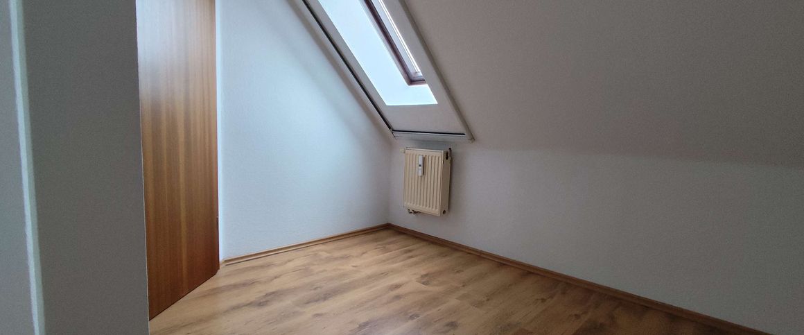 DG =2.OG ! gemütliche 3 Zimmer-Whg + EBK 25,- € moantl ! - Photo 1