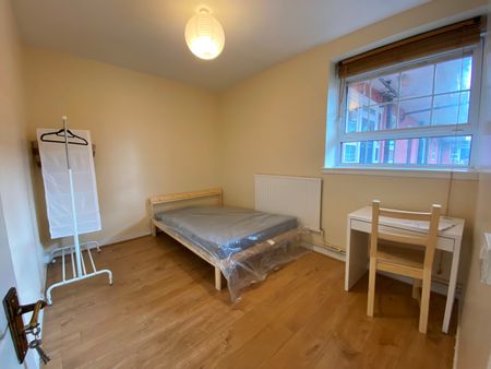 3 Bed Flat, Haddo House, SE10 - Photo 3