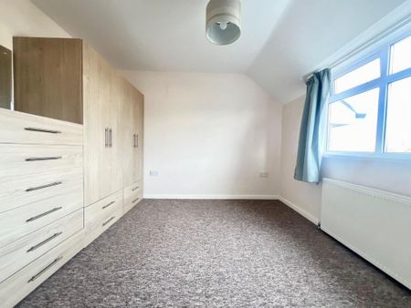 3 bedroom semi-detached house to rent - Photo 4