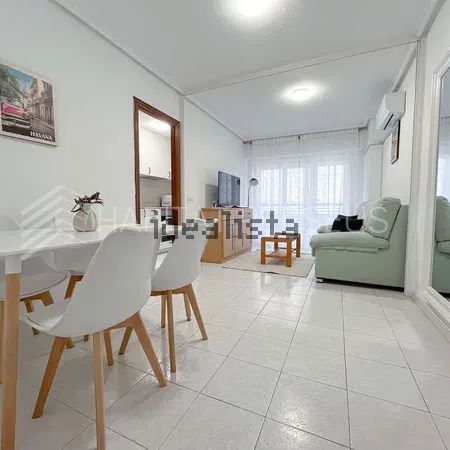 Alquiler de piso en Calle Joaquín Chapaprieta - Photo 1