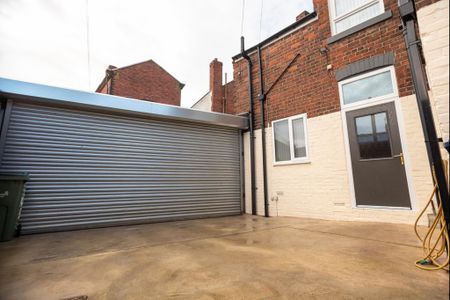3 bedroom semi-detached house to rent - Photo 4