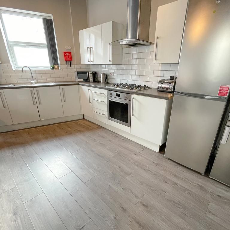 1 bedroom in a house share to rent - Photo 1
