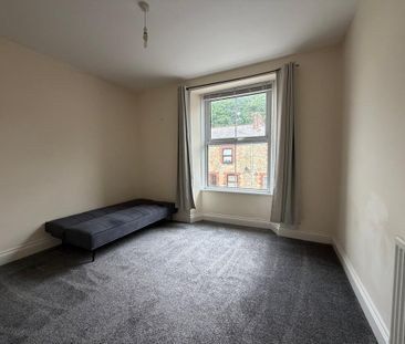 3 bedroom flat to rent - Photo 2