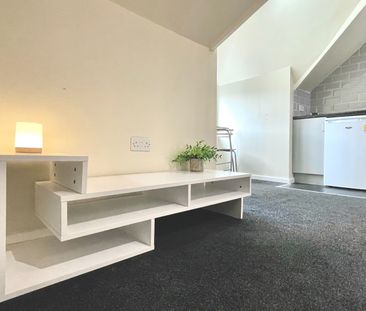 1 Bed Flat, Landseer Avenue, LS13 - Photo 1