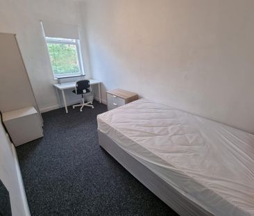 4 bedroom terraced house to rent - Photo 5