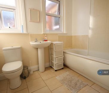 6 bedroom detached house to rent - Photo 5