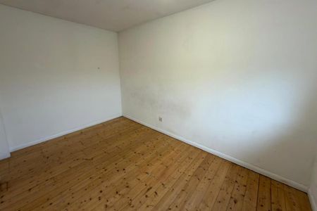 4 bedroom semi-detached house to rent - Photo 5