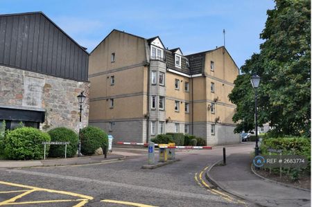 1 bedroom in a flat share to rent - Photo 2