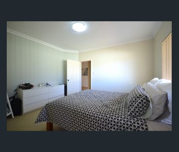 STUNNING 3 BEDROOM FAMILY HOME - Photo 6