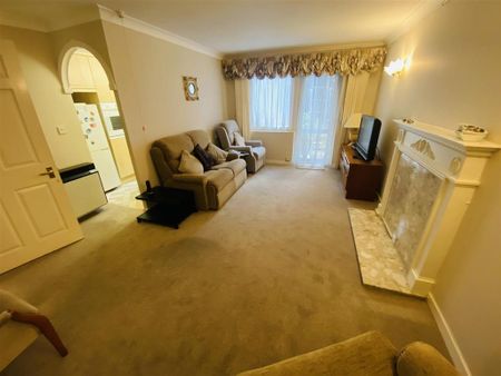 2 bedroom retirement property to rent - Photo 5