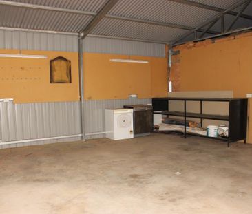 Spacious family home - Photo 4