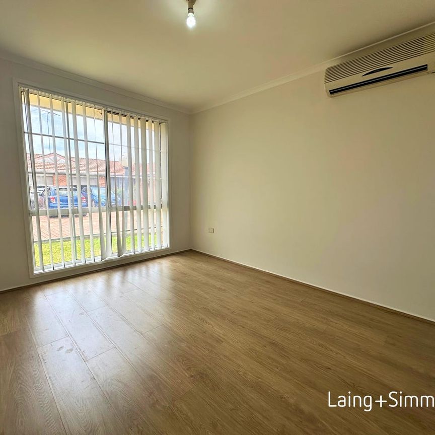 Freshly updated three-bedroom villa - Photo 1