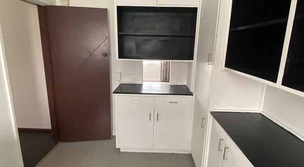 LOCATION IS EXCELLENT !! - Photo 1