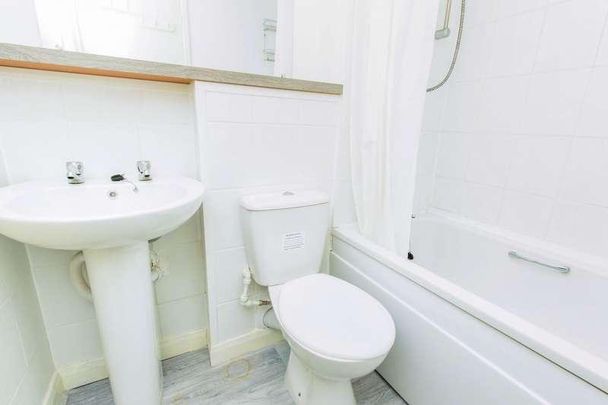 Cotswold Court, Beeston, NG9 - Photo 1