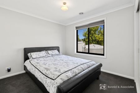 70 Lawson Circuit, Lavington - Photo 3