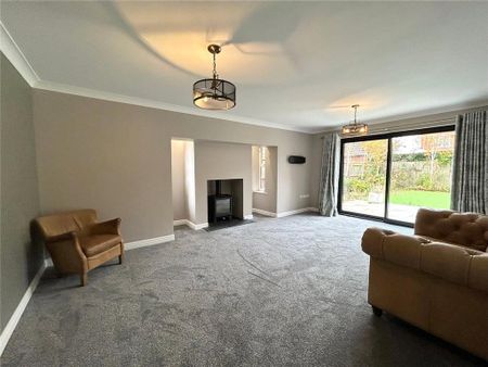 5 bedroom detached house to rent - Photo 2