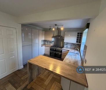 3 bedroom semi-detached house to rent - Photo 4