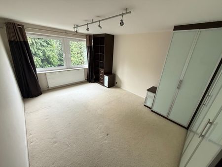 2 Bed Flat, Marcourt Lawns, W5 - Photo 2