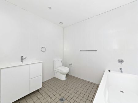 IDEAL LOCATION! - Photo 3