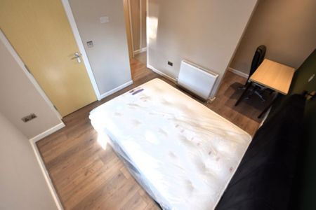 4 bedroom House in Thornville Street, Leeds - Photo 3