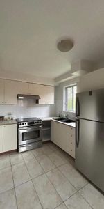 4 ½ RÉNOVÉ – CENTRALE, LUMINEUX, ÉLECTROS INCLUS - Photo 4