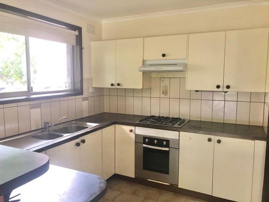 NEAT FAMILY HOME – PERFECT LOCATION - Photo 1