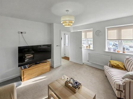 3 bedroom semi-detached house to rent - Photo 3