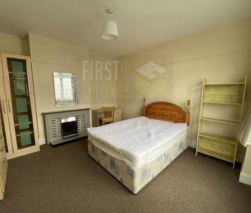 6 bedroom detached house to rent - Photo 3