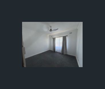 BEAUTIFUL 3 BEDROOM HOME IN GREAT LOCATION - Photo 3