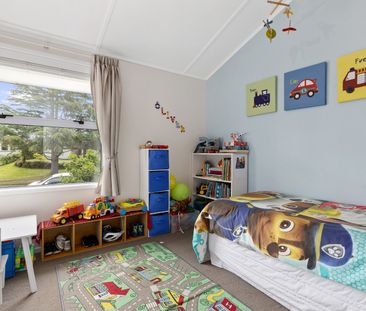 This is a well appointed, three bedroom home featuring a modern kit... - Photo 2