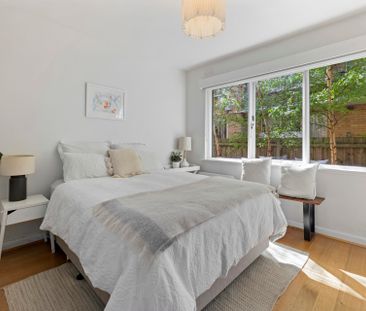 Light, Bright & Renovated - Photo 2