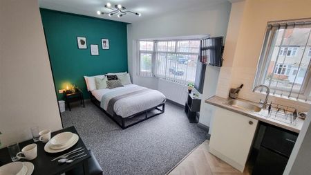 1 bedroom in a house share to rent - Photo 5