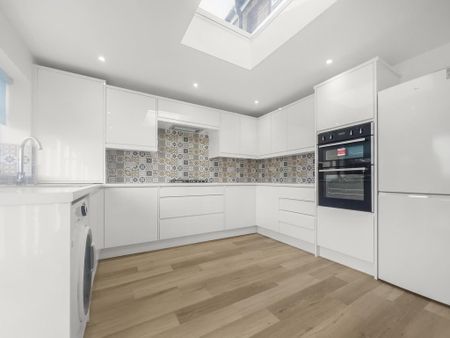 2 bedroom end of terrace house to rent - Photo 5