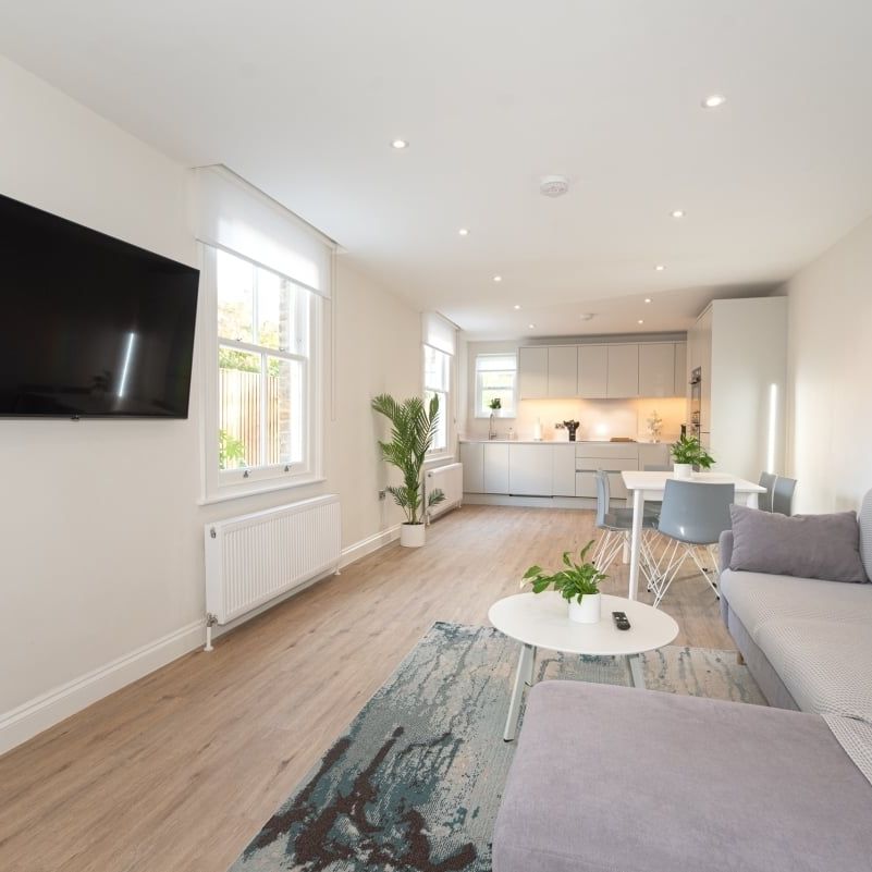 3 bedroom flat to rent - Photo 1