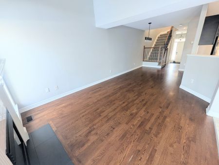 For Lease - 210 Talltree Crescent, Stittsville - Munster - Richmond, Ontario - Photo 2